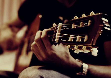 Einfach und schnell Gitarre lernen.